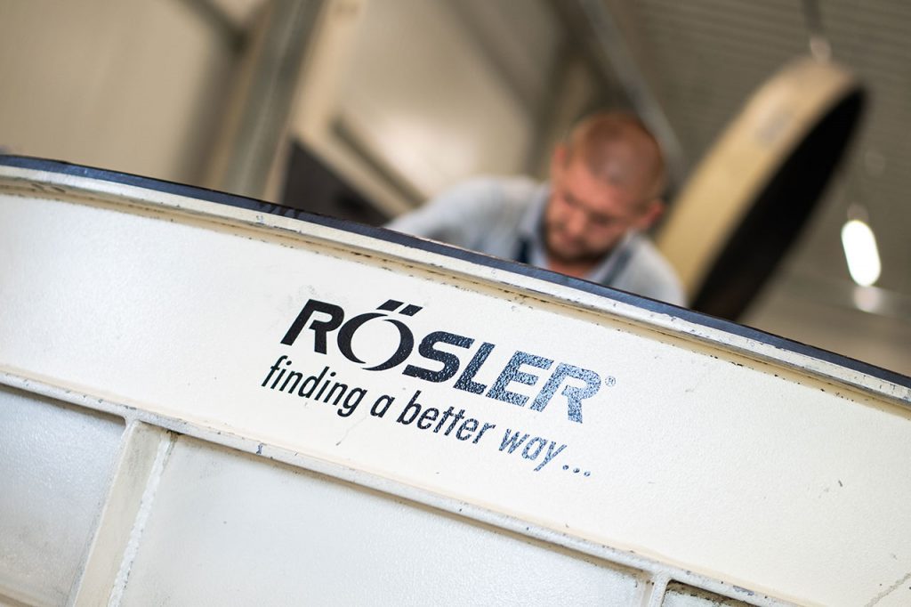 maszyna do obróbki wibrościernej firmy Rösler